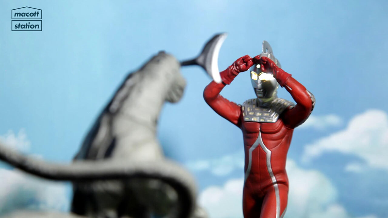 1:12 Ultraman Diorama TV Box: Ultra Seven VS Eleking