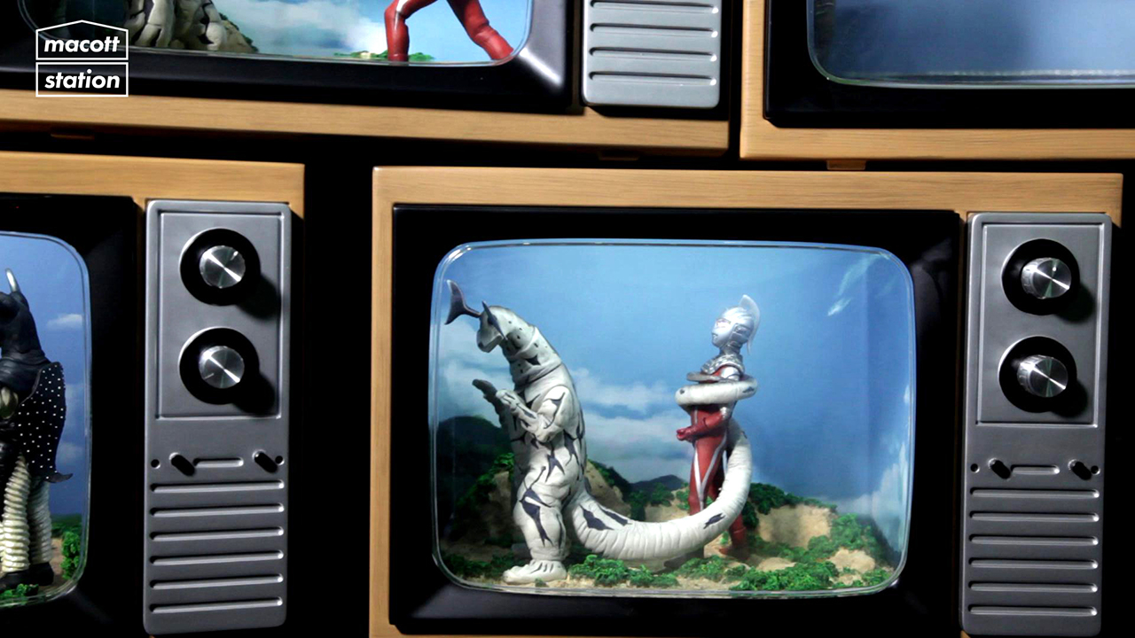 1:12 Ultraman Diorama TV Box: Ultra Seven VS Eleking