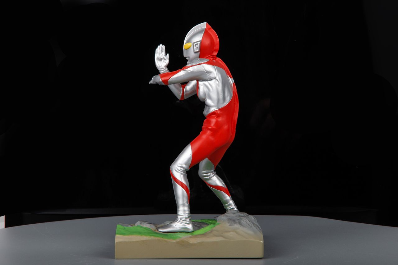 The Scenes of Ultraman Series 1:12--Ultraman (model A)