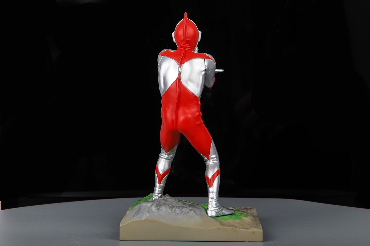 The Scenes of Ultraman Series 1:12--Ultraman (model A)