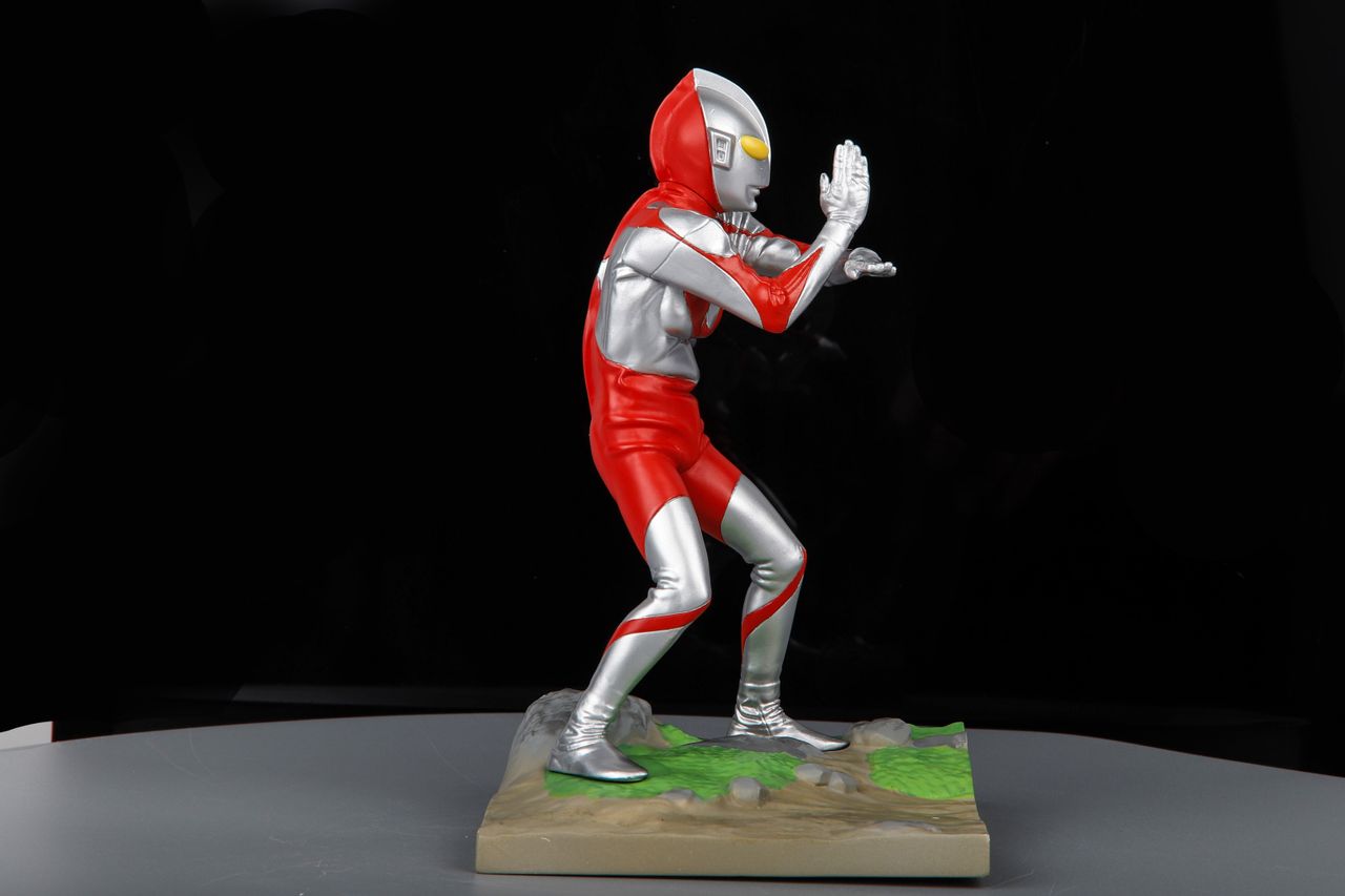 The Scenes of Ultraman Series 1:12--Ultraman (model A)